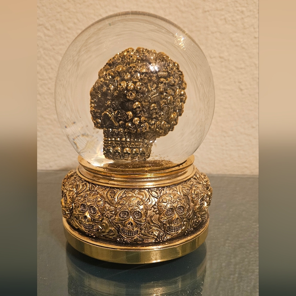 Gold Skulls On Skulls Glitterglobe